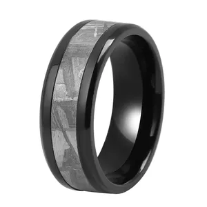 Плоский мужской обручальное кольцо в черном ТИТАНОВОМ кольце с метеоритом