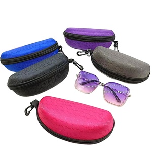 Boîte <span class=keywords><strong>à</strong></span> <span class=keywords><strong>lunettes</strong></span> EVA <span class=keywords><strong>à</strong></span> grille de football en vente directe du fabricant, <span class=keywords><strong>étui</strong></span>s <span class=keywords><strong>à</strong></span> <span class=keywords><strong>lunettes</strong></span> de soleil portables résistants <span class=keywords><strong>à</strong></span> la pression pour hommes et femmes - Product Image 4