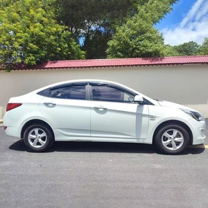 Voiture d'occasion <span class=keywords><strong>Hyundai</strong></span> Verna 1.4 GLS Smart <span class=keywords><strong>2017</strong></span>, berline, conduite <span class=keywords><strong>à</strong></span> gauche, essence, pour exportation vers l'Afrique - Product Image 2
