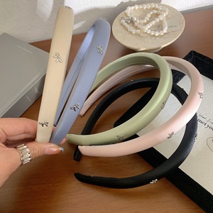 Fascia per Capelli in Raso Stile Retrò Francese con Fiocco, Fascia Antiscivolo di Alta Qualità per Lavaggio Viso, Versatile Fermacapelli - Product Image 5