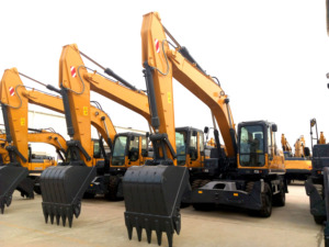รถขุดขนาดเล็กพร้อมหัวเจาะแบบ Auger และแบบ Bucket รุ่น XE210 - Product Image 3