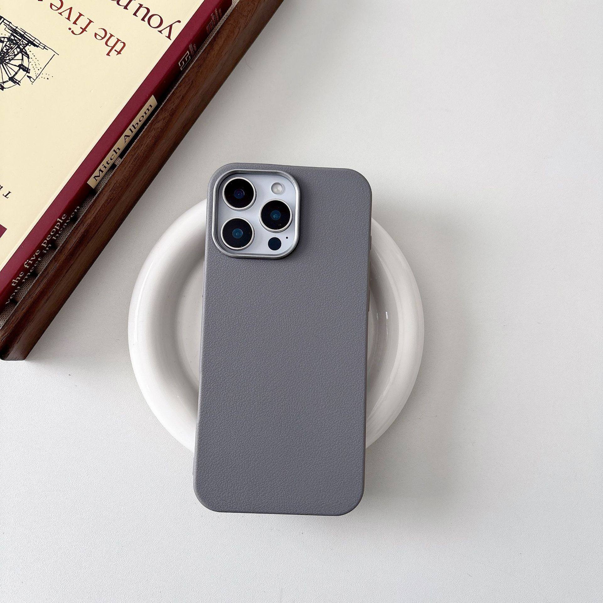 สีเทาเข้ม