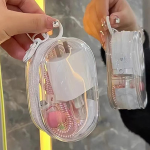   Borsa Cosmetica in PVC Impermeabile, Forma Ovale Carina, <span class=keywords><strong>Trasparente</strong></span>, <span class=keywords><strong>Porta</strong></span> <span class=keywords><strong>Trucchi</strong></span> e Caricabatterie, Facile da Trasportare in Viaggio - Product Image 4