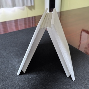 Panneau de <span class=keywords><strong>plafond</strong></span> en fibre de verre <span class=keywords><strong>600x600</strong></span>, haute absorption <span class=keywords><strong>acoustique</strong></span> NRC, ignifuge, <span class=keywords><strong>faux</strong></span> <span class=keywords><strong>plafond</strong></span> pour bâtiment commercial - Product Image 3