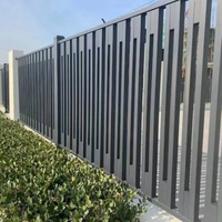 Pagar Vertikal Modern Anti UV dari Aluminium Alloy, Lapisan Powder Coating Hitam, Privasi, Ukuran Kustom untuk Halaman Depan Rumah Villa