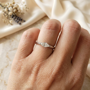 Bague de fiançailles solitaire en moissanite taille marquise plaquée or/plaqué or rose, sertie en barrette, luxe classique, pour femme, idéale pour les soirées - Product Image 4