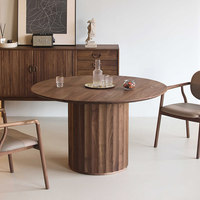 Table à manger ronde de luxe à base cylindrique cannelée, table de salle à manger moderne pour villa, salle à manger intérieure, espace de restauration à domicile