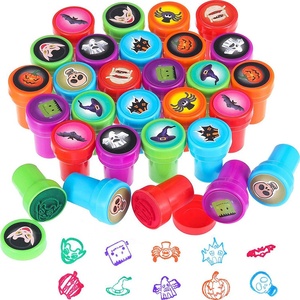 10 pièces <span class=keywords><strong>de</strong></span> timbres assortis d'Halloween tampons à encre pour enfants, 10 tampons en plastique pour cadeaux <span class=keywords><strong>de</strong></span> fête d'Halloween - Product Image 1