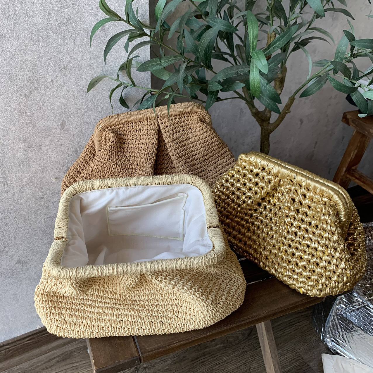 สีดำสีกากี