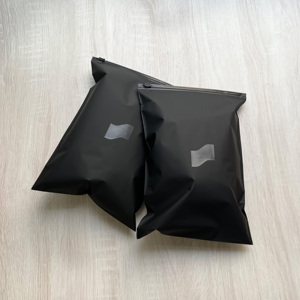 Pochette zippée en plastique noir mat, sac à fermeture éclair avec logo brillant personnalisé pour l'emballage de vêtements pour les petites entreprises - Product Image 2