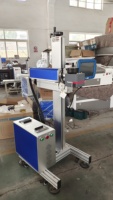 Marqueur laser à alimentation automatique 20W 30W 50W, marquage laser fibre volant avec écran tactile - Idéal pour les lignes de production