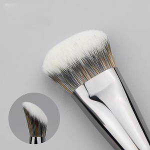 No.47斜角粉底刷，精密混合，纯素食头发，用于无缝液体和奶油化妆 - Product Image 2