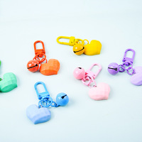 Porte-clés en résine 3D en forme de cœur couleur bonbon avec clochette, breloque pour étui d'écouteurs, accessoires de sac à main et pendentif