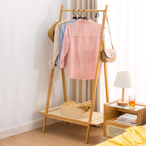 Perchero de bambú y ratán con estante, organizador de ropa para dormitorio, perchero multifuncional para camisas - Product Image 1