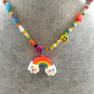 Fabriek Directe Verkoop Kleurrijke Acryl Kralen Ketting Smiley Gezicht Paddestoel Regenboog Hanger Dobbelstenen Hip Hop Choker Cartoon Ketting