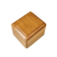 Boîte à bijoux en bois haute brillance avec doublure en PU, logo personnalisé, couvercle à charnière pour le rangement des bagues de fiançailles et de mariage, et emballage cadeau pour demande en mariage