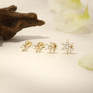 Ensemble de 4 boucles d'oreilles en argent sterling S925 plaqué or, étoile hexagramme classique avec CZ, bijoux minimalistes superposés pour femmes - Product Image 4