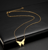 Collier unisexe, minimaliste, élégant et polyvalent en acier inoxydable pour couple, avec un motif papillon.