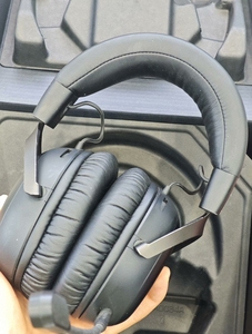 سماعة ألعاب لاسلكية <span class=keywords><strong>HyperX</strong></span> Cloud III فوق الأذن للكمبيوتر/PS5/PS4 مع عمر بطارية 120 ساعة وإلغاء نشط للضوضاء وصوت محيطي DTS ومنفذ <span class=keywords><strong>USB</strong></span> - Product Image 3