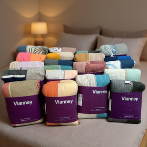 Couette légère Vianney Novo, taille matrimoniale, design patchwork, utilisable en toutes saisons - Product Image 2