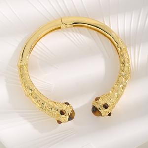 מלכיט דו-ראש, מלכיט עין נמר אבן מעוטרת, נשים מצופות זהב, מגבשת מרקם גאומטרי - Product Image 3