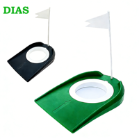 Tapis de putting de golf avec coupes et drapeaux réglementaires pour l'entraînement en intérieur