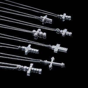 Colgante Cristiano de Jesús con Diamantes Helados al por Mayor, Plata de Ley S925 Bañada en Oro Blanco, Moissanita VVS, Joyería Religiosa para Mujer - Product Image 4