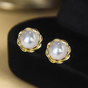 Orecchini a Perno Stile Geometrico con Perle per Donne, Gioielli Eleganti e alla Moda - Product Image 2