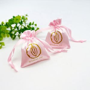 Sacs cadeaux en satin personnalisés avec logo, sacs en satin rose OEM pour bijoux, anneaux, boucles d'oreilles, pochettes à cordon - Product Image 6