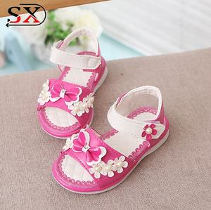 الجملة الجلود الوردي شقة مفتوحة اصبع القدم الصيف عارضة نمط جميل ثلاثة زهرة أحذية أطفال - Product Image 4