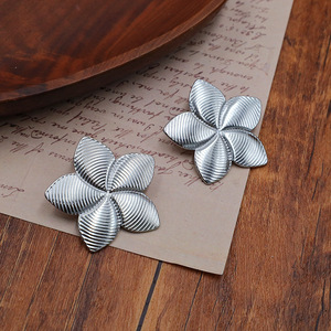 Flower Pendant Earrings Zinc Alloy Gold Geometric Design Party Jewelry for Women - Product Image 3