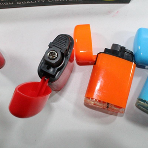 Briquet de camping classique personnalisé avec logo, coupe-vent, rechargeable, portable, à flamme directe au butane - Product Image 4