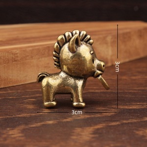 Ornement en laiton en forme de poney mordant une pièce de monnaie, 2 pièces, décoration Feng Shui pour salon, décoration du Nouvel An chinois - Product Image 4