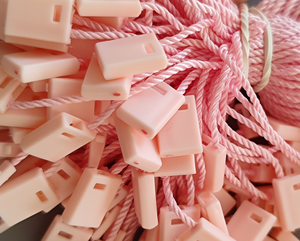 衣服のための1000pcs黒い色の共通のハングタグひもロープ - Product Image 3