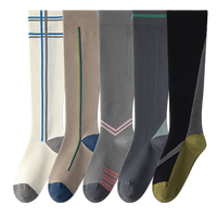 Chaussettes de sport montantes pour femmes, à compression, pour la course, conception personnalisée professionnelle OEM d'usine, durables et à séchage rapide