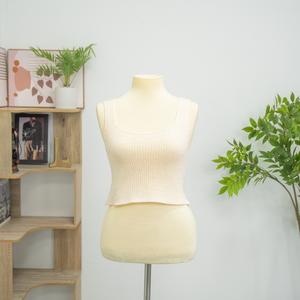 Top corto de punto 100% acrílico antiarrugas de color liso con cuello de punto, estilo sencillo, tejido en Vietnam - Product Image 3