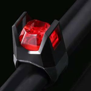 ไฟท้ายจักรยาน LED รุ่นกบ สีดำและสีแดง กันน้ำระดับ IPX4 4 โหมด น้ำหนักเบา ผลิตจากพลาสติก ใช้พลังงานจากแบตเตอรี่ - Product Image 2