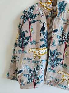 Blouson Bomber en Velours Respirant Écologique Réversible à Imprimé Jungle Marron avec Rembourrage 100% Coton Longueur Courte Prêt pour l'Hiver - Product Image 3