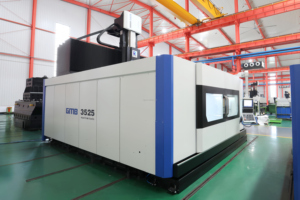 Centre d'usinage CNC à <span class=keywords><strong>portique</strong></span> 5 axes de type pont GUOSHENG GMB3525RH à suspension latérale, haute rigidité pour le métal - Product Image 5