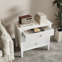 Paire de tables de chevet modernes de qualité supérieure, blanches, à 3 tiroirs, écologiques, avec façade cannelée, en MDF revêtu, poignées métalliques