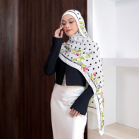 Hijab à pois noir, fabricant OEM, modèle de hijab, vêtements modestes et actifs pour femmes, hijab