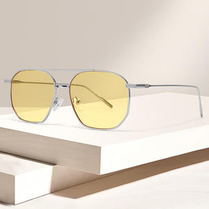 Lunettes de soleil de luxe en métal pour femmes, verres PC UV400, protection solaire tendance pour les voyages, monture durable, noires - Product Image 5