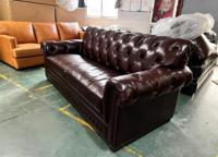 Vintage Chesterfield Echtleder-Sofa mit Knopfheftung und Rollarmlehnen, Braunes Leder-Chester-Sofa für Restaurant-Lobby