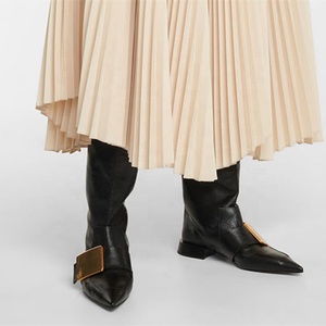 Botas de Invierno con Tacón Bajo y Punta Puntiaguda, Decoración Metálica, Estilo Romano, Talla Grande 43 - Product Image 3