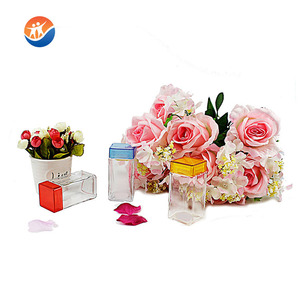 Variedad de Saleros y Pimenteros de Vidrio Cuadrados de Diseño Clásico, Económicos y Libres de Plomo, con Tapa de Plástico para Preservar la Frescura - Product Image 2