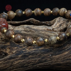 Pulsera de Agarwood Artesanal de Alta Gama con Cuentas Mixtas de Cuarzo Rojo y Jadeíta de 6mm - Product Image 5