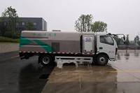 Camion laveur de garde-corps routiers électrique Dongfeng EV 4x2 haute pression à double brosse latérale pour le nettoyage des barrières et l'entretien routier