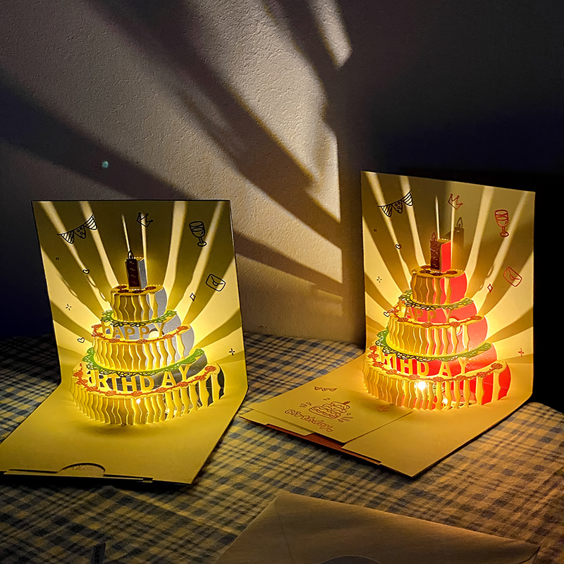 Carte de voeux bleue de gâteau de cinq couches