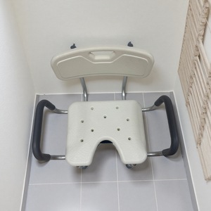 Chaise de douche pivotante Good Partner pour personnes âgées et femmes enceintes, siège de bain antidérapant avec dossier - Product Image 3