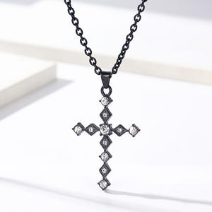 Collar con colgante de cruz para mujer, cadena de clavícula con diamantes de imitación de cristal en tono dorado, joyería fina para uso diario - Product Image 4